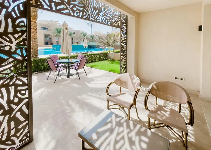 Scenic Pool Front 1 Bdr Mangroovy Free Pool &